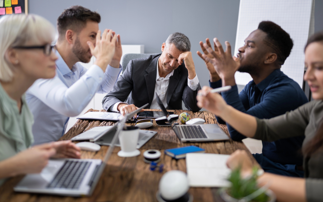 Guerre de clans au travail : comment reconnaître et désamorcer la polarisation avant qu’elle ne dégénère